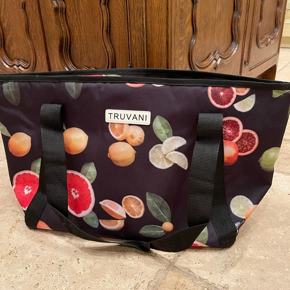 Truvani 2023 PINK W/ BLACK Insulated Tote Bag - Brand New (aka The Food Babe!) - Picture 6 of 9